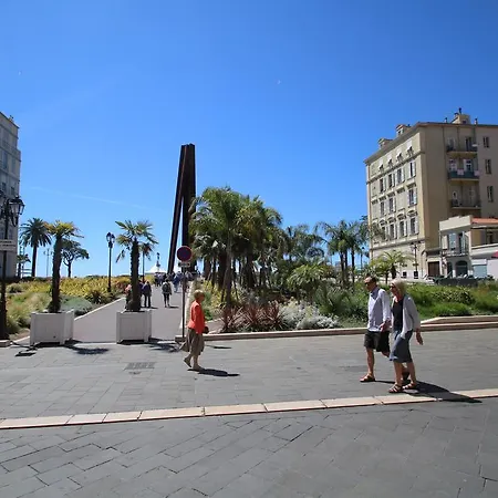 3p Bord De Mer/ Place Massena アパート